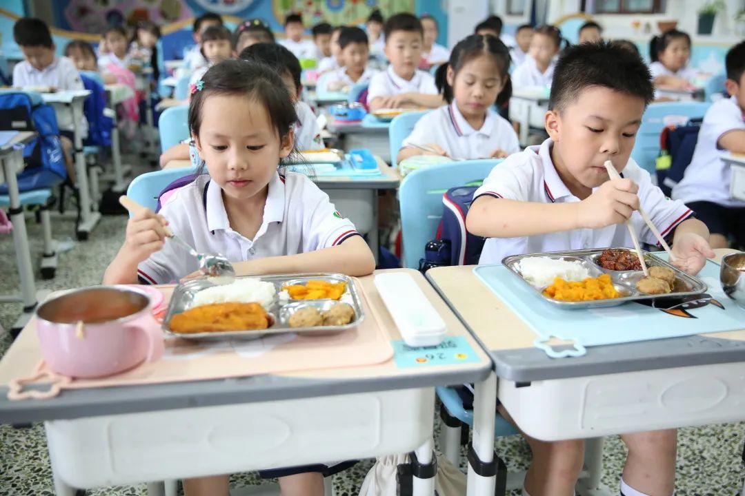 上海中小学全面实施AB制午餐模式